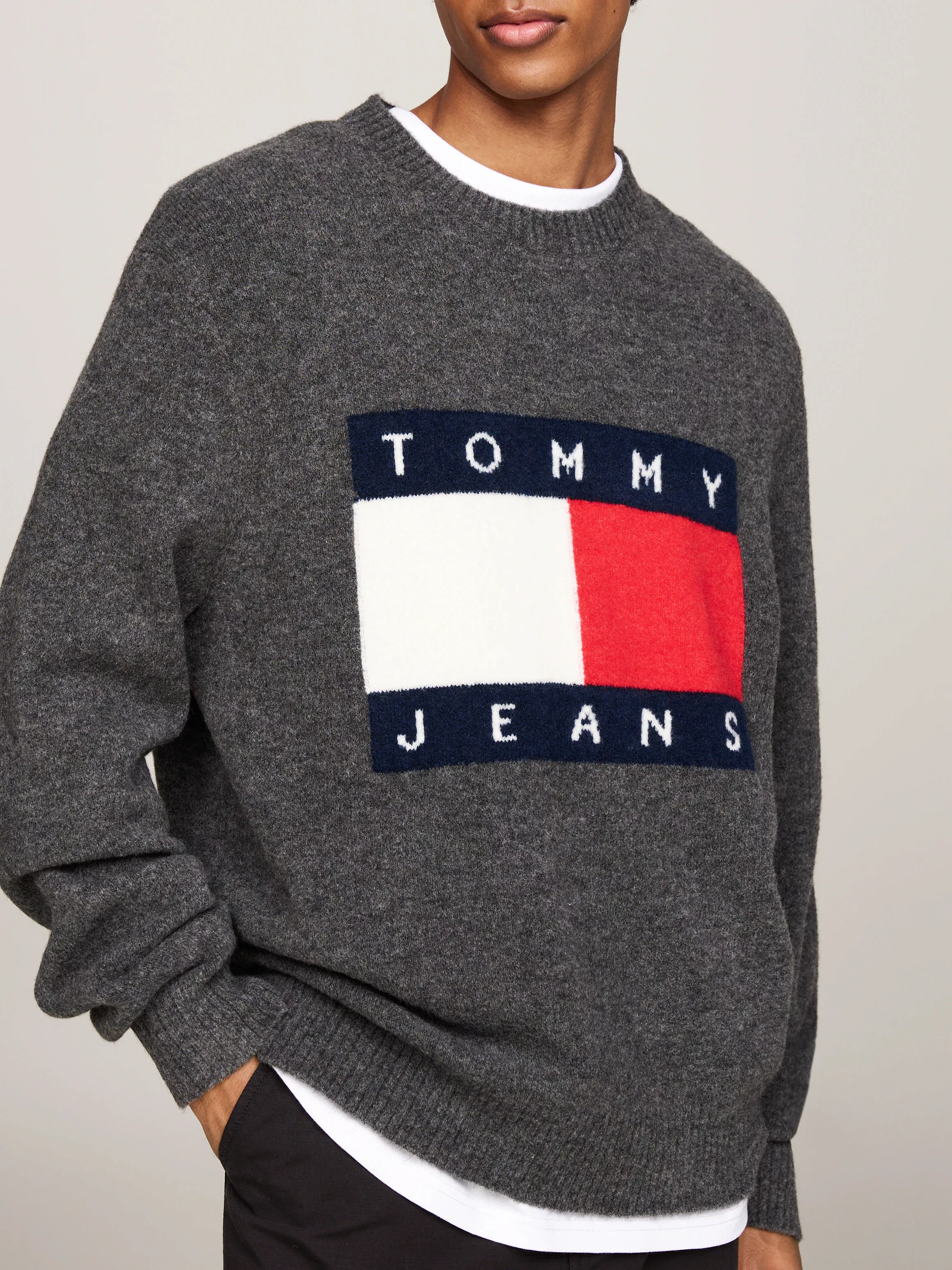 Tommy Jeans Strickpullover "TJM REG MELANGE FLAG SWEATER", mit Rundhalsausc günstig online kaufen