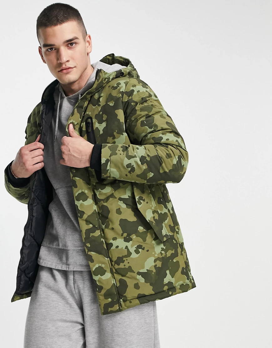 Jack & Jones – Core – Parka in Grün mit Kapuze und Military-Muster günstig online kaufen