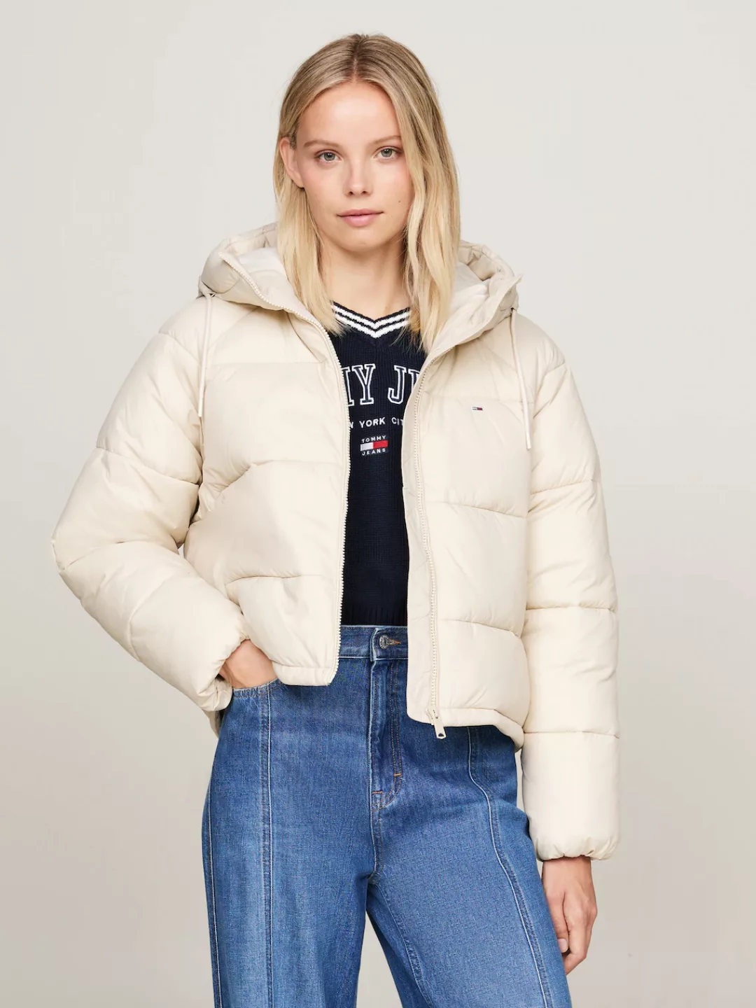 Tommy Jeans Steppjacke "TJW ASPEN PUFFER EXT", mit Kapuze, mit Logostickere günstig online kaufen