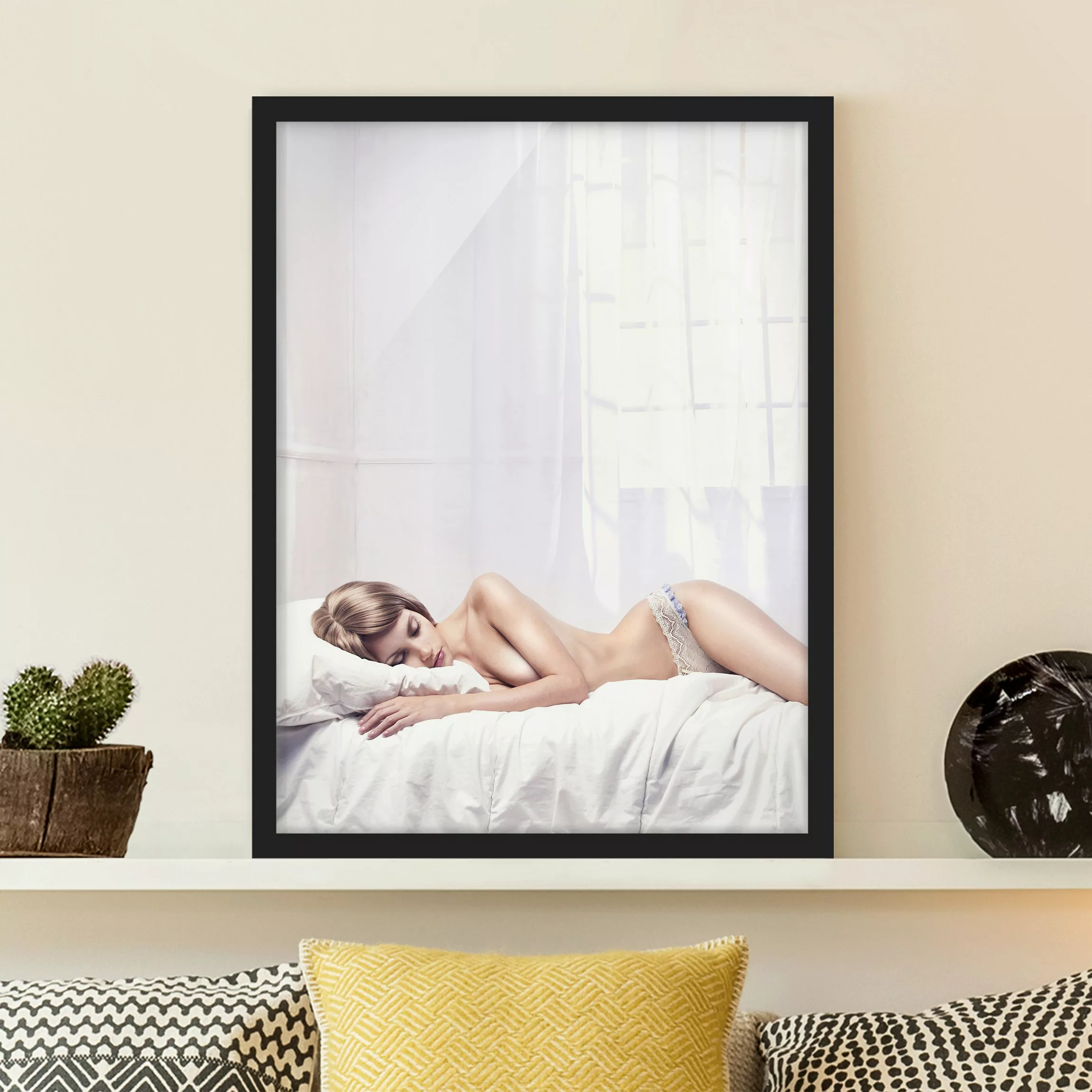 Bild mit Rahmen Muster & Textur - Hochformat Sleeping Beauty günstig online kaufen