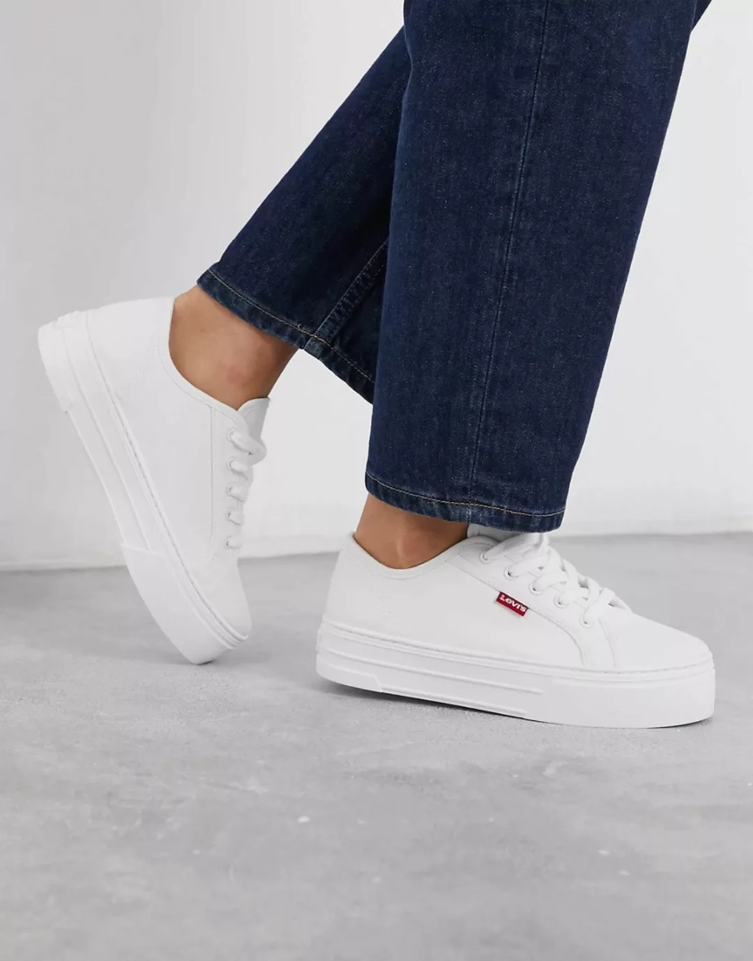 Levi's – Flache Leinensneaker in Weiß günstig online kaufen