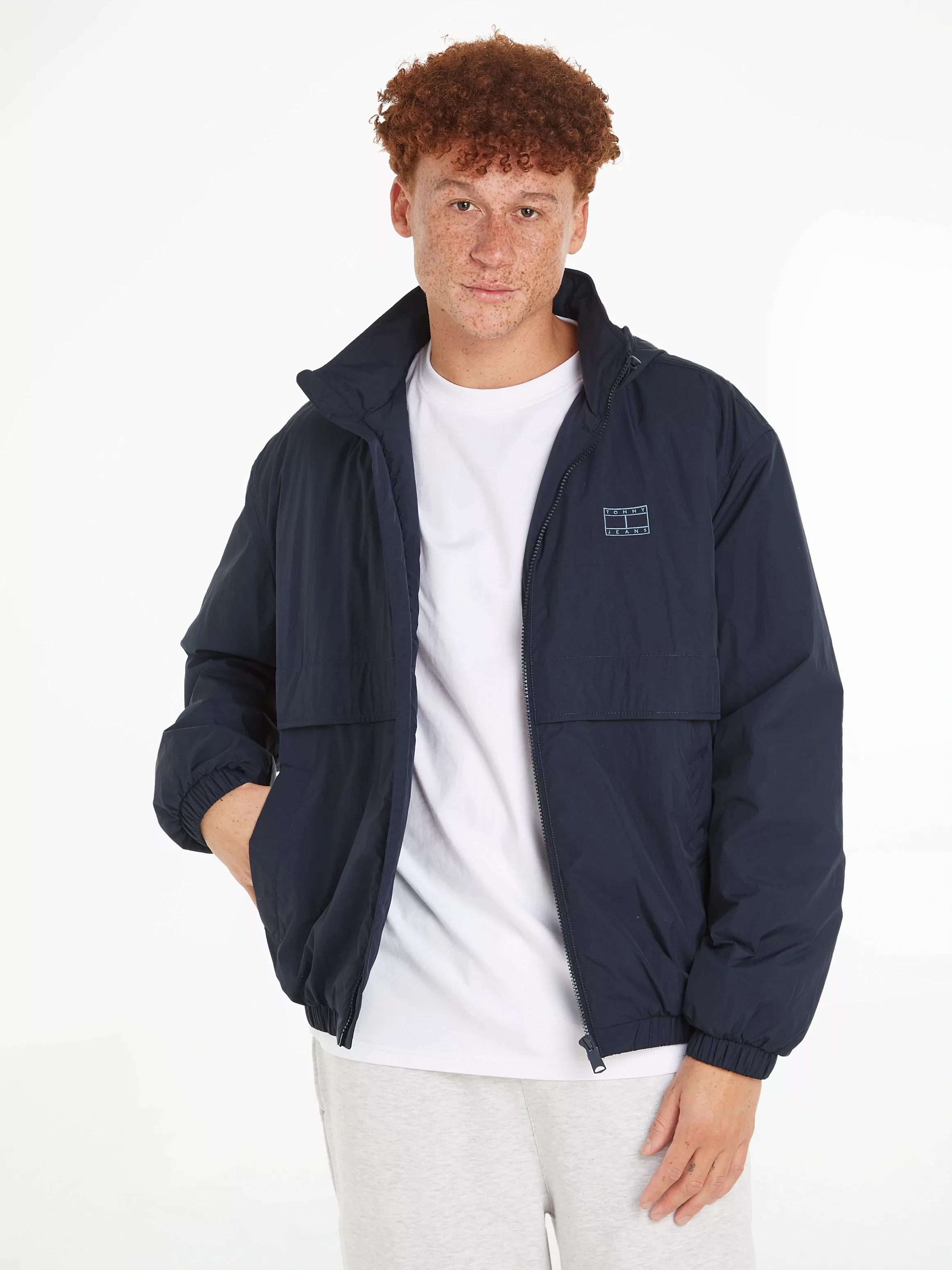 Tommy Jeans Windbreaker "TJM TONAL FLAG JACKET", mit Kapuze, mit Kapuze günstig online kaufen