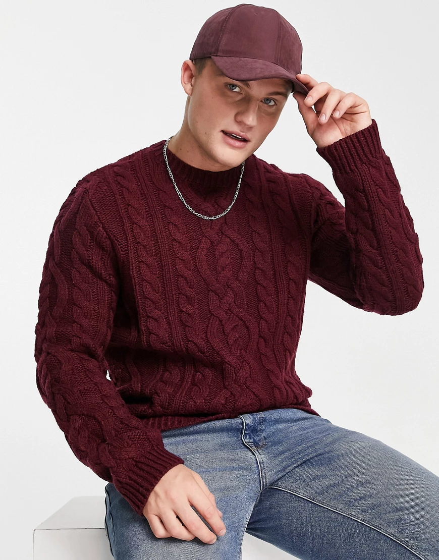 ASOS DESIGN – Schwerer Strickpullover mit Zopfmuster in Burgunder-Rot günstig online kaufen