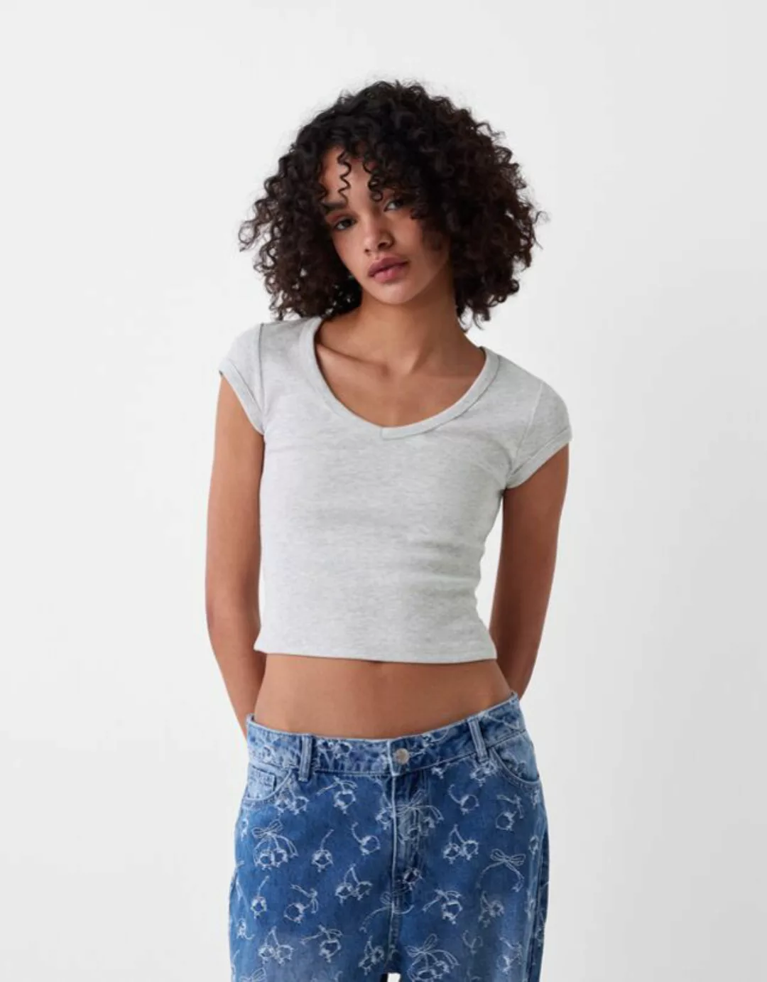 Bershka T-Shirt Mit V-Ausschnitt Damen 10-12 Grau günstig online kaufen