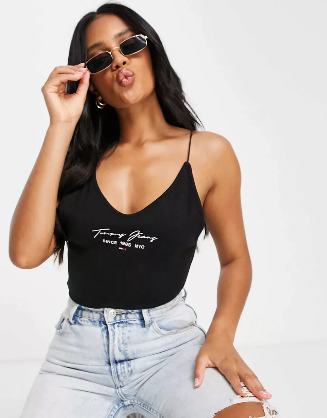 Tommy Jeans – Body in Schwarz mit Logoschriftzug günstig online kaufen