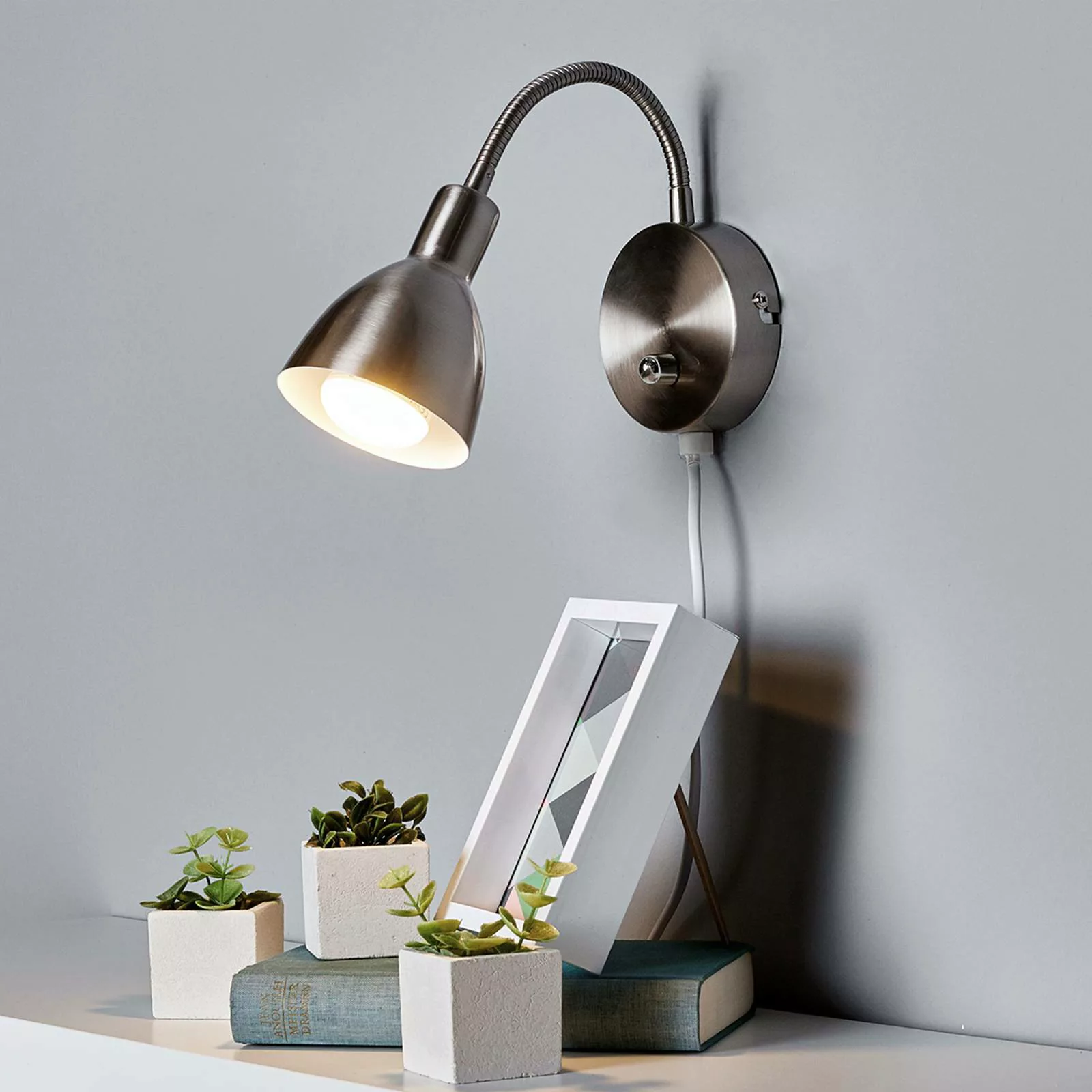 Lindby Amrei Wandlampe, dimmbar, nickel matt günstig online kaufen