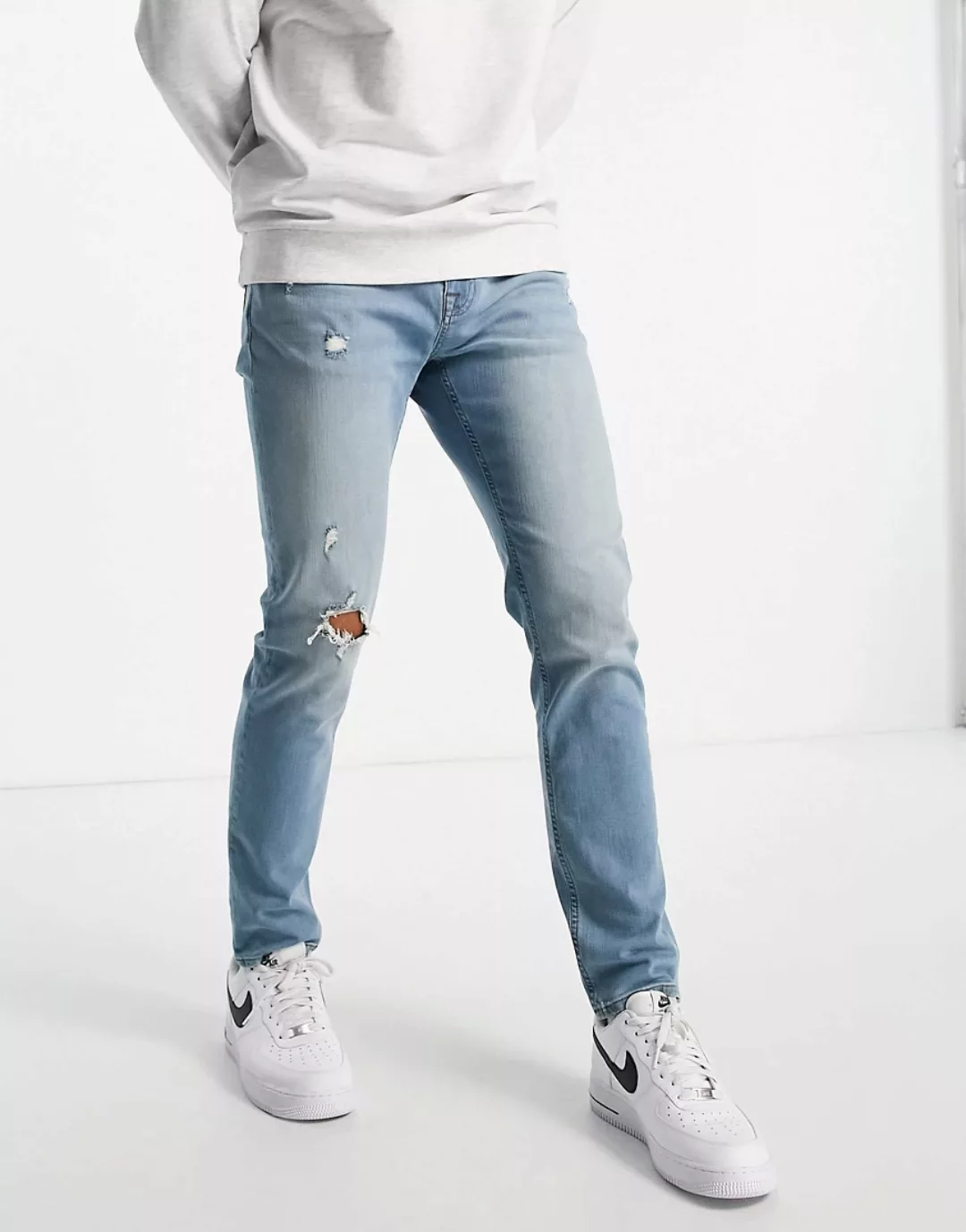ASOS DESIGN – Jeans mit engem Schnitt in getönter, heller Waschung mit Abnu günstig online kaufen