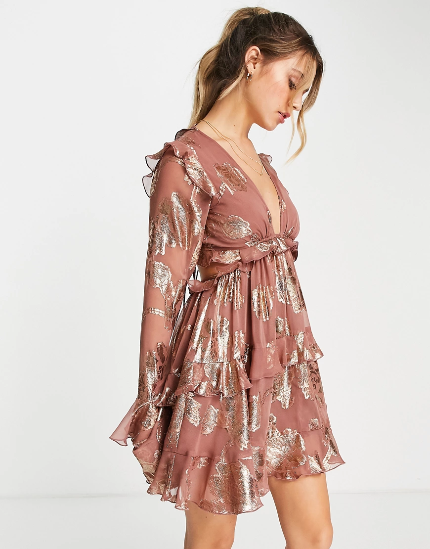 ASOS DESIGN – Gestuftes Minikleid aus Jacquard mit Blumenmuster und Rüschen günstig online kaufen