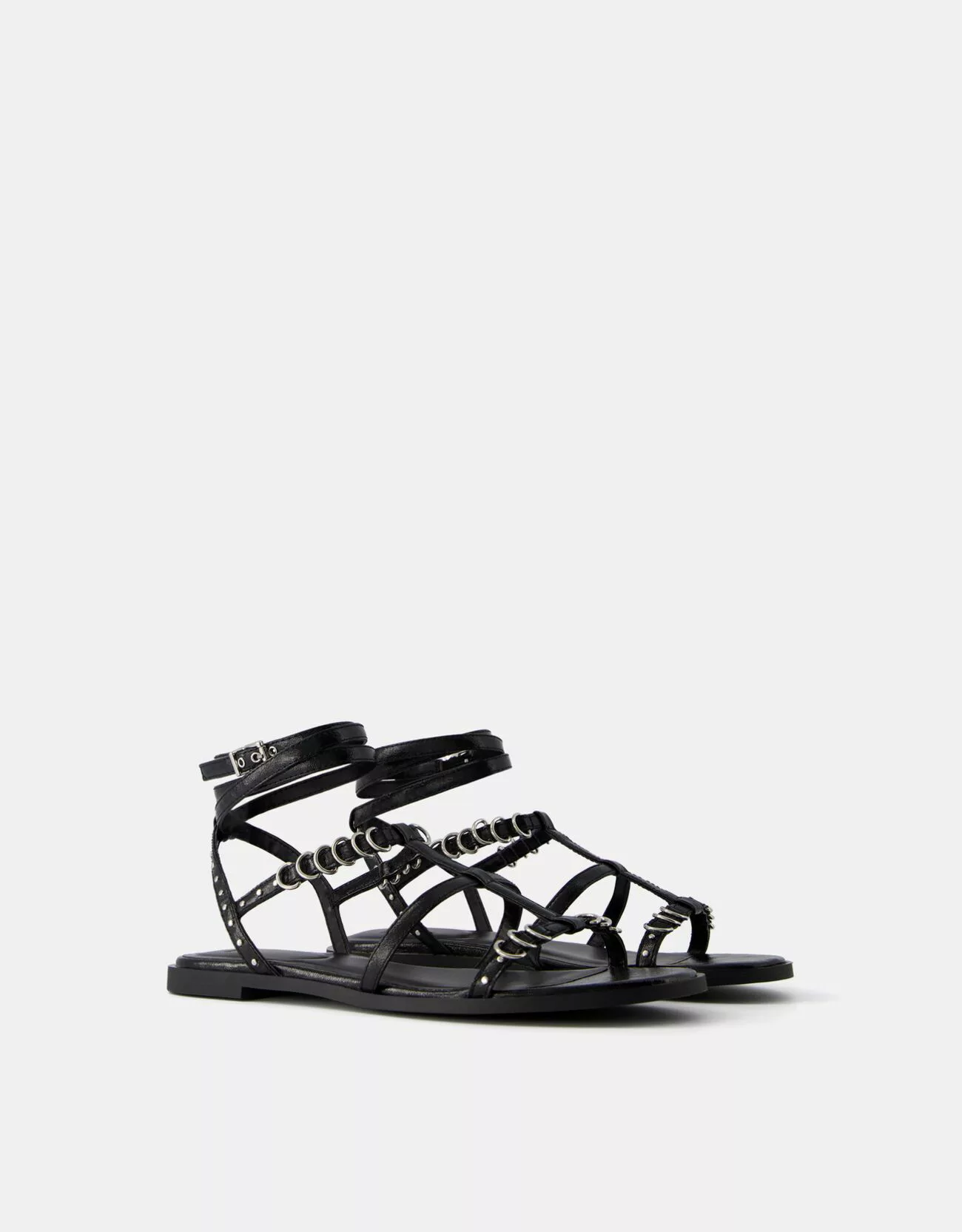 Bershka Flache Sandalen Mit Metallringen Damen 41 Schwarz günstig online kaufen