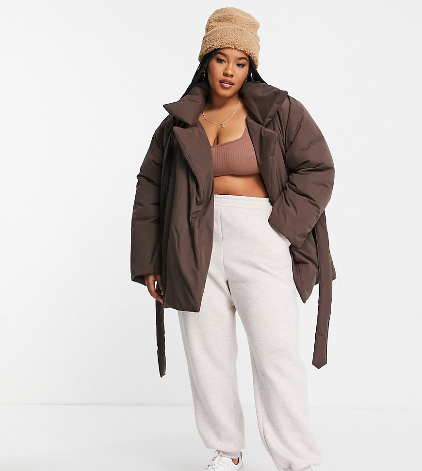 ASOS DESIGN Curve – Steppjacke in Braun mit Gürtel günstig online kaufen