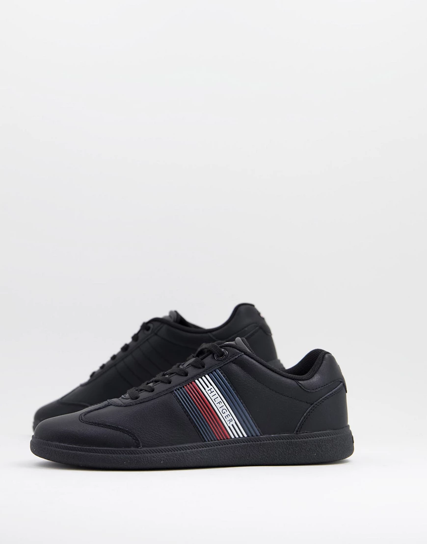 Tommy Hilfiger – Corporate – Ledersneaker in Schwarz mit seitlichem Flaggen günstig online kaufen