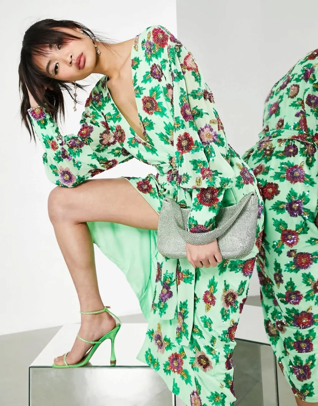 ASOS EDITION – Midi-Wickelkleid mit blumenförmigem Paillettenbesatz-Grün günstig online kaufen