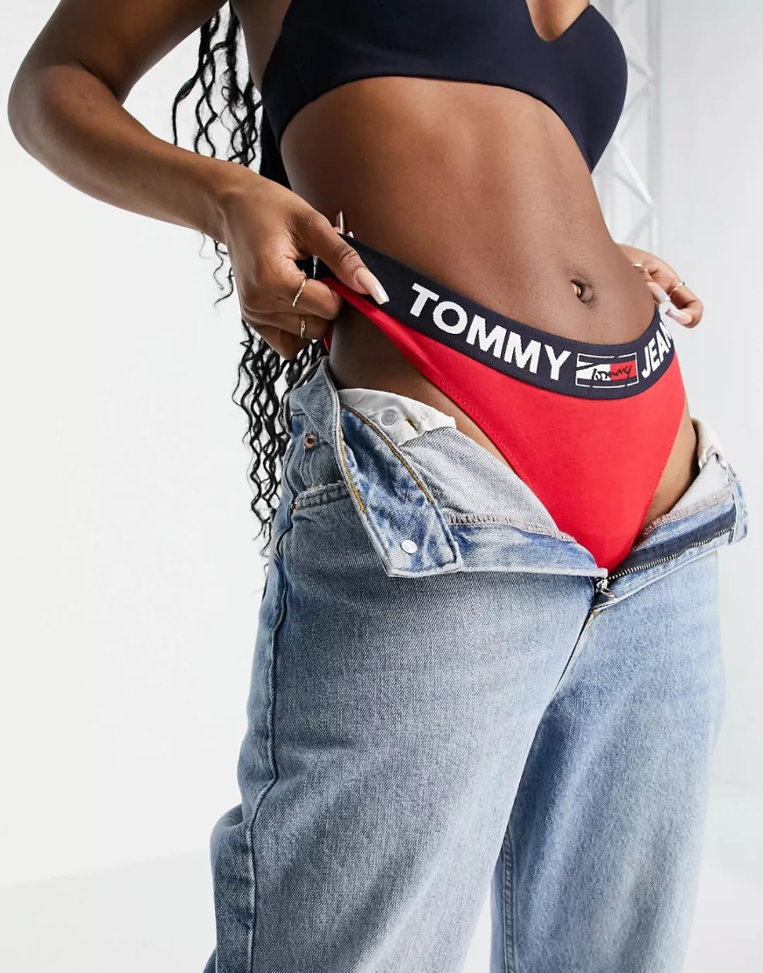 Tommy Jeans – Tanga in Rot mit Logo günstig online kaufen