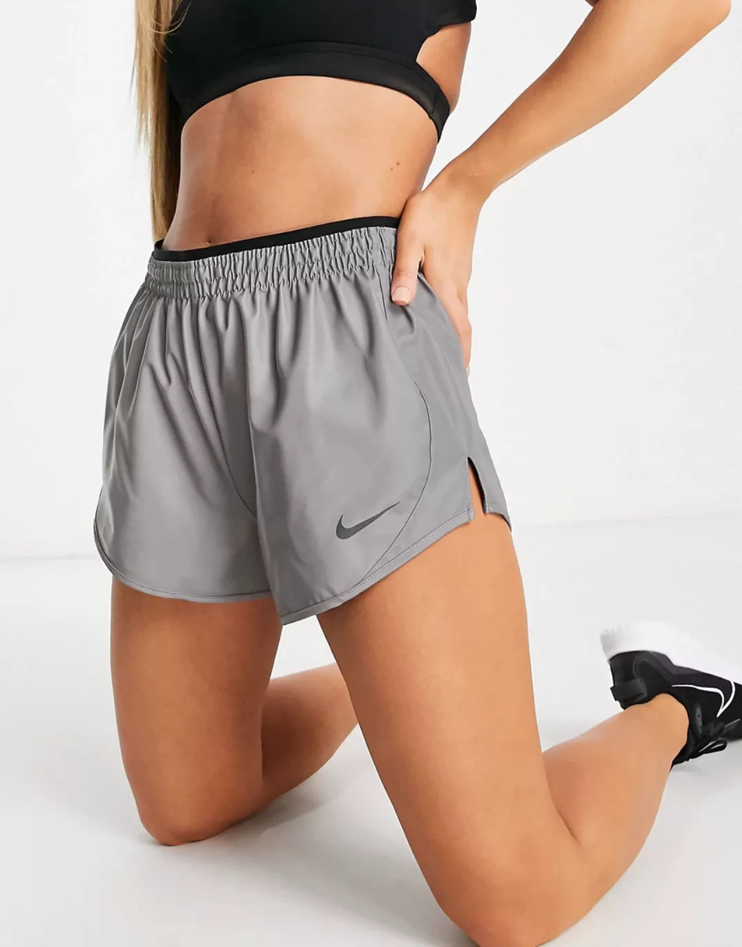 Nike Running – Run Division – Schwarze Shorts mit reflektierendem Design günstig online kaufen