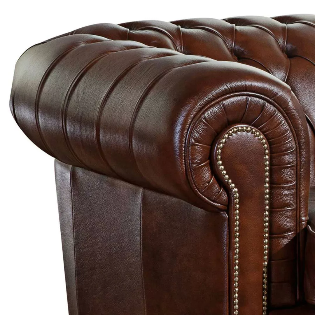 Leder Sofa Chesterfield in Braun Vierfußgestell aus Holz günstig online kaufen