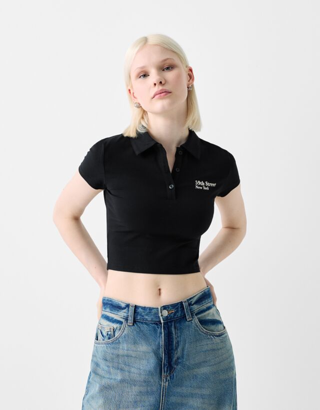 Bershka T-Shirt Mit Kurzen Ärmeln, Polo-Kragen Und Print Bskteen Xs Schwarz günstig online kaufen