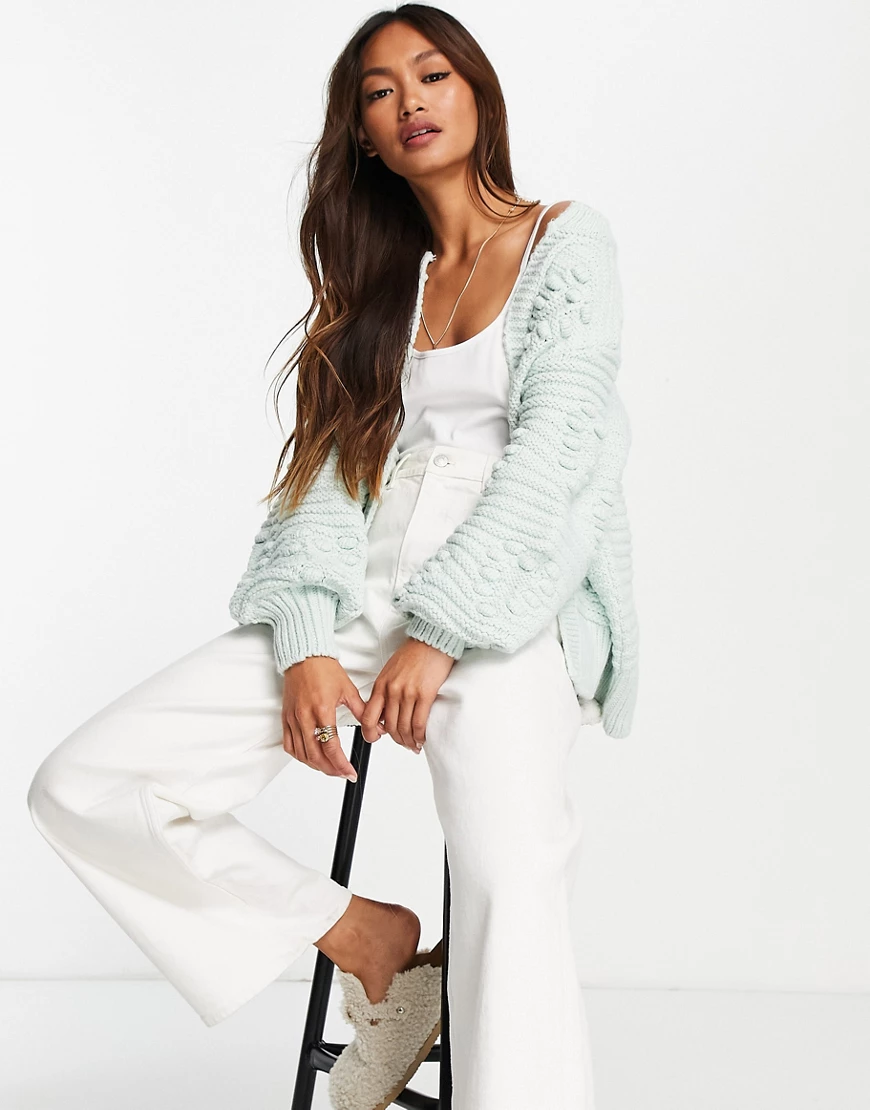 River Island – Strickjacke in Hellblau mit Herzstickerei günstig online kaufen