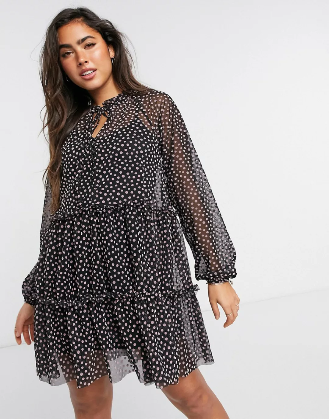 River Island – Minikleid in Schwarz mit Punkten und Gürtel günstig online kaufen