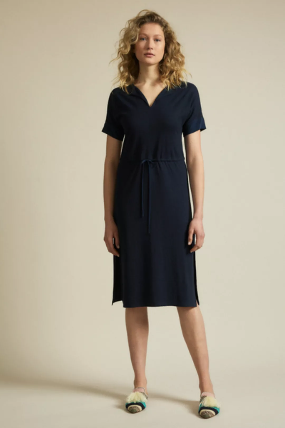 Kleid Mit V-ausschnitt Aus Hanf Mit Bio-baumwolle günstig online kaufen