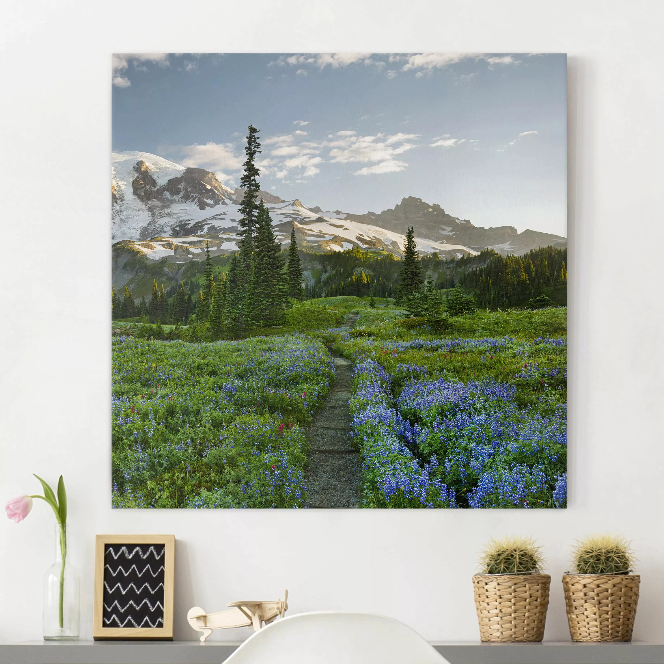 Leinwandbild Berg - Quadrat Bergblick Wiesenpfad günstig online kaufen