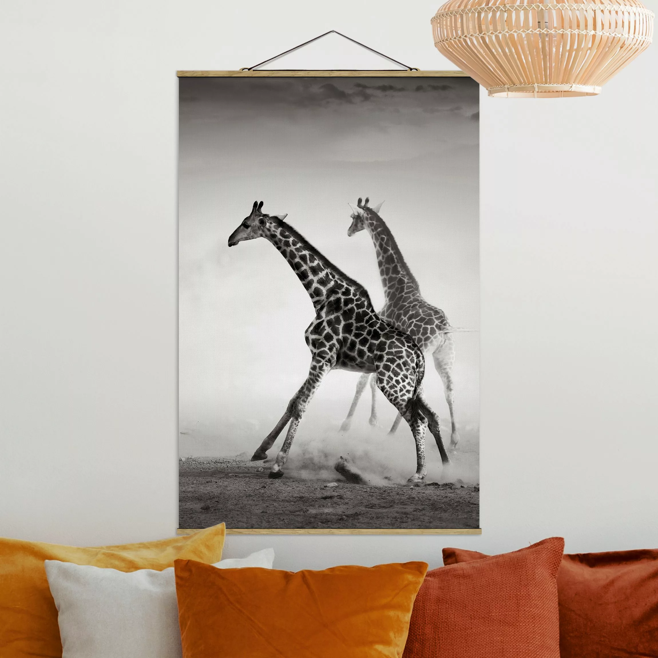 Stoffbild Tiere mit Posterleisten - Hochformat Giraffenjagd günstig online kaufen