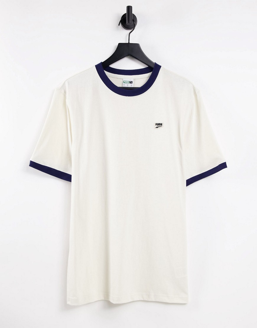 Puma – Downtown – Ringer-T-Shirt in gebrochenem Weiß mit kleinem Logo günstig online kaufen