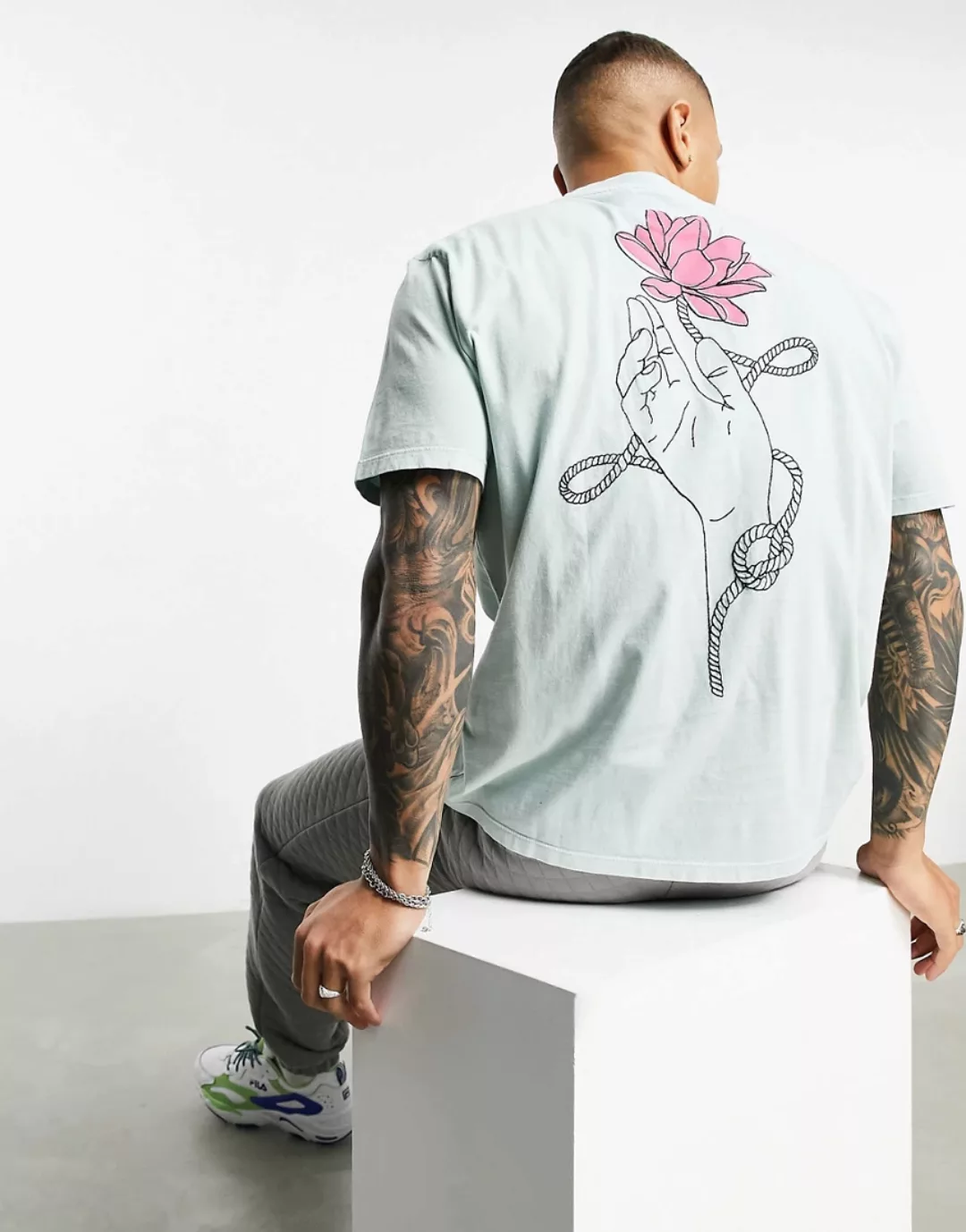 ASOS DESIGN – Locker geschnittenes T-Shirt in Hellgrün mit Stickerei und Au günstig online kaufen