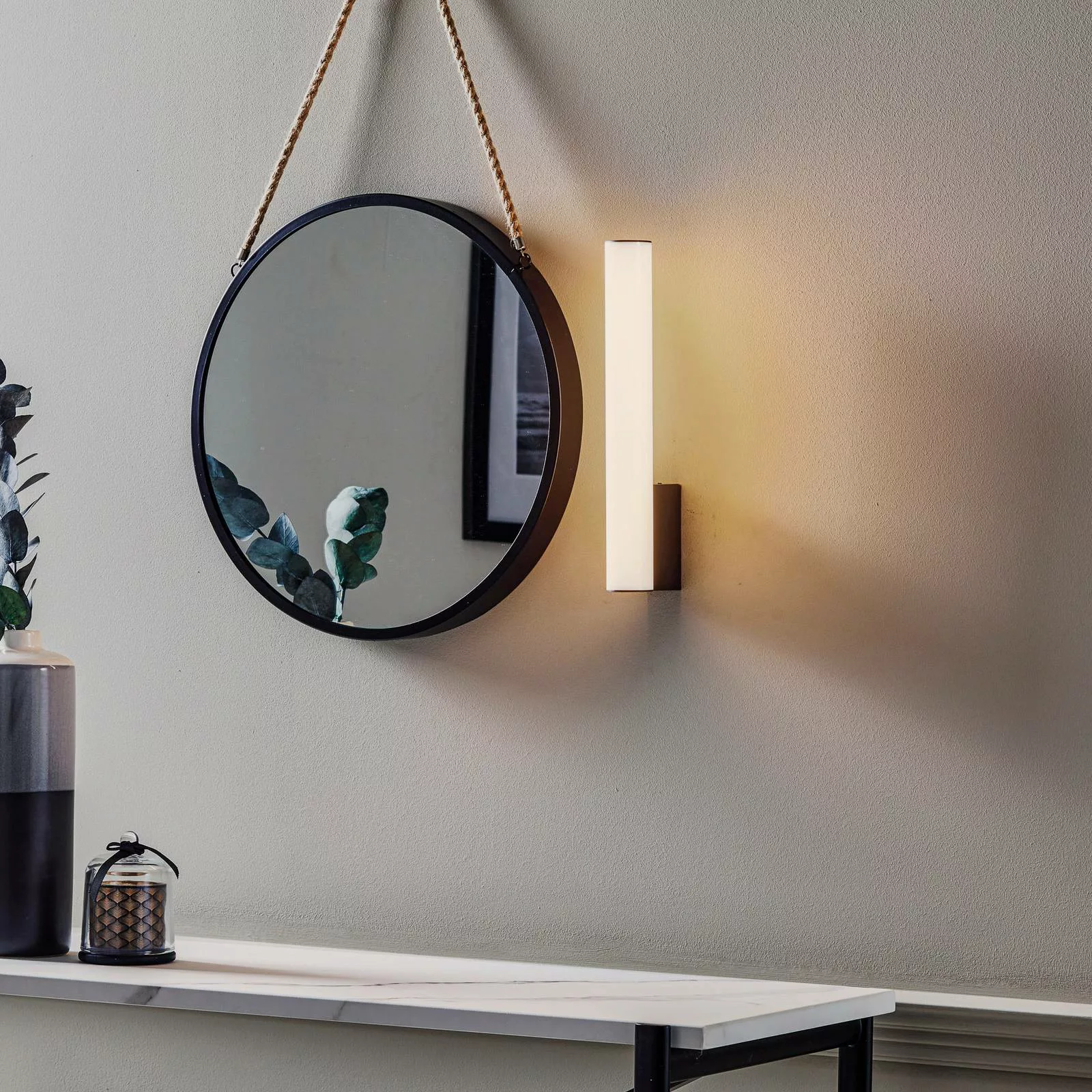 Helestra Loom LED-Spiegelleuchte schwarz 30 cm günstig online kaufen