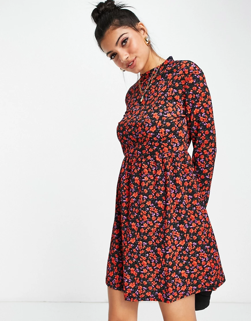 JDY – Hochgeschlossenes kurzes Skater-Kleid in Rot mit Blumenmuster-Mehrfar günstig online kaufen