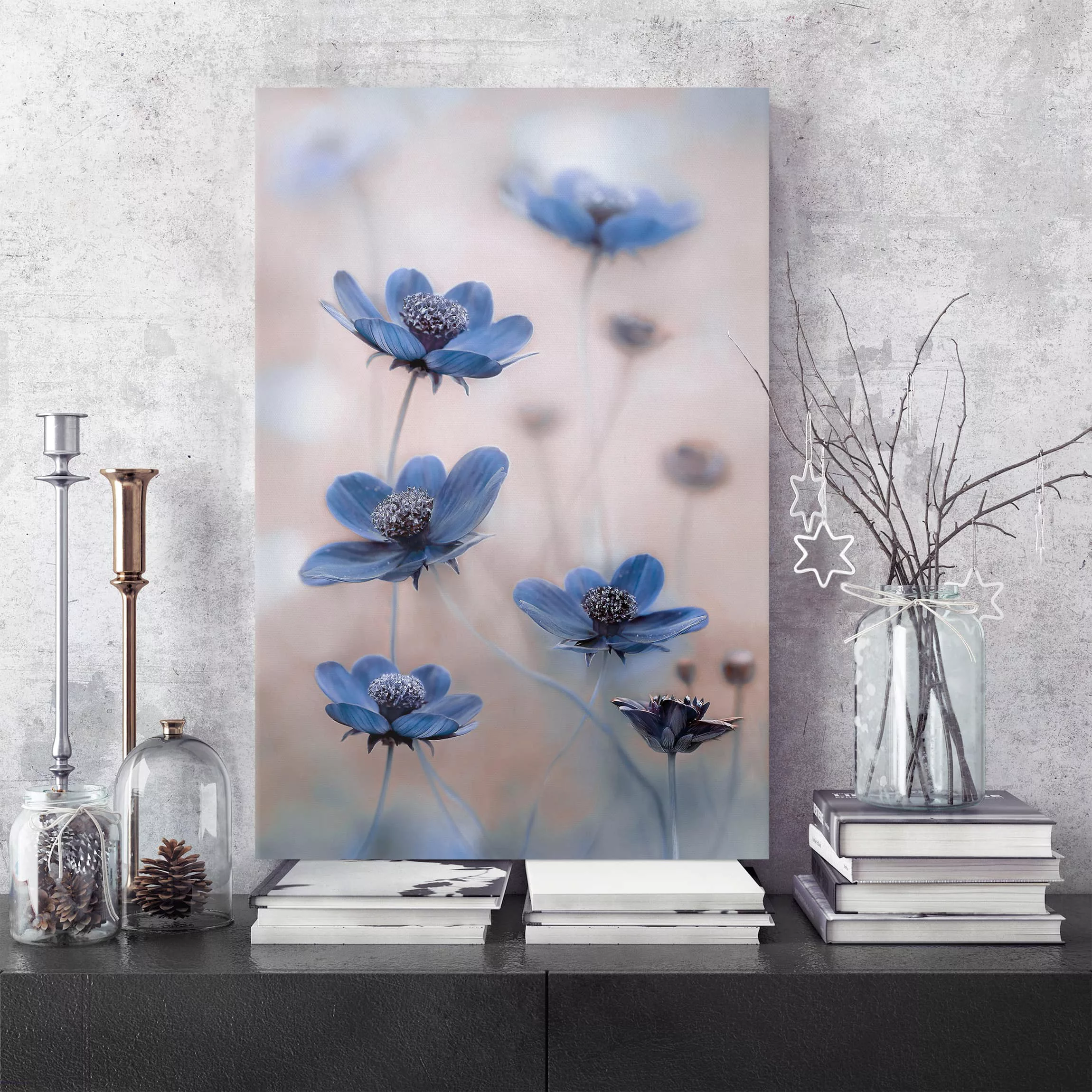 Leinwandbild Blumen - Hochformat Blaue Kosmeen günstig online kaufen
