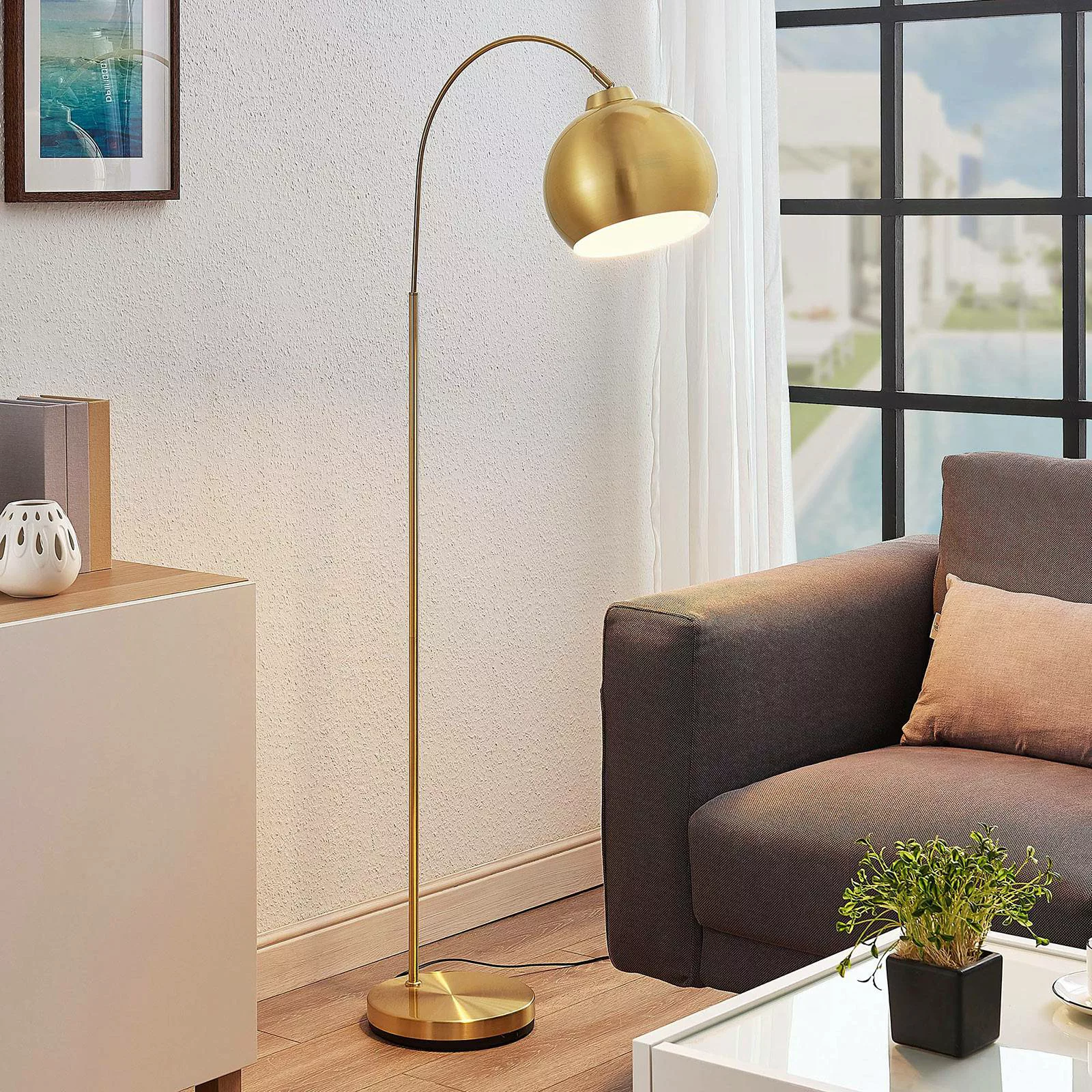 Lindby Bogenstehlampe Moisia, messingfarben, Metall, 148 cm günstig online kaufen