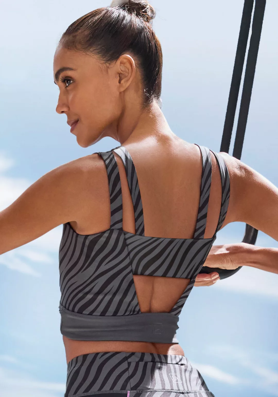 LASCANA ACTIVE Crop-Top "- Sport Top, Kurzes Top", mit Zebra Muster und Cut günstig online kaufen