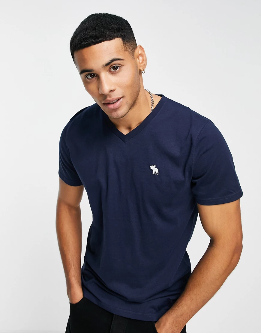 Abercrombie & Fitch – T-Shirt in Navy mit V-Ausschnitt-Marineblau günstig online kaufen