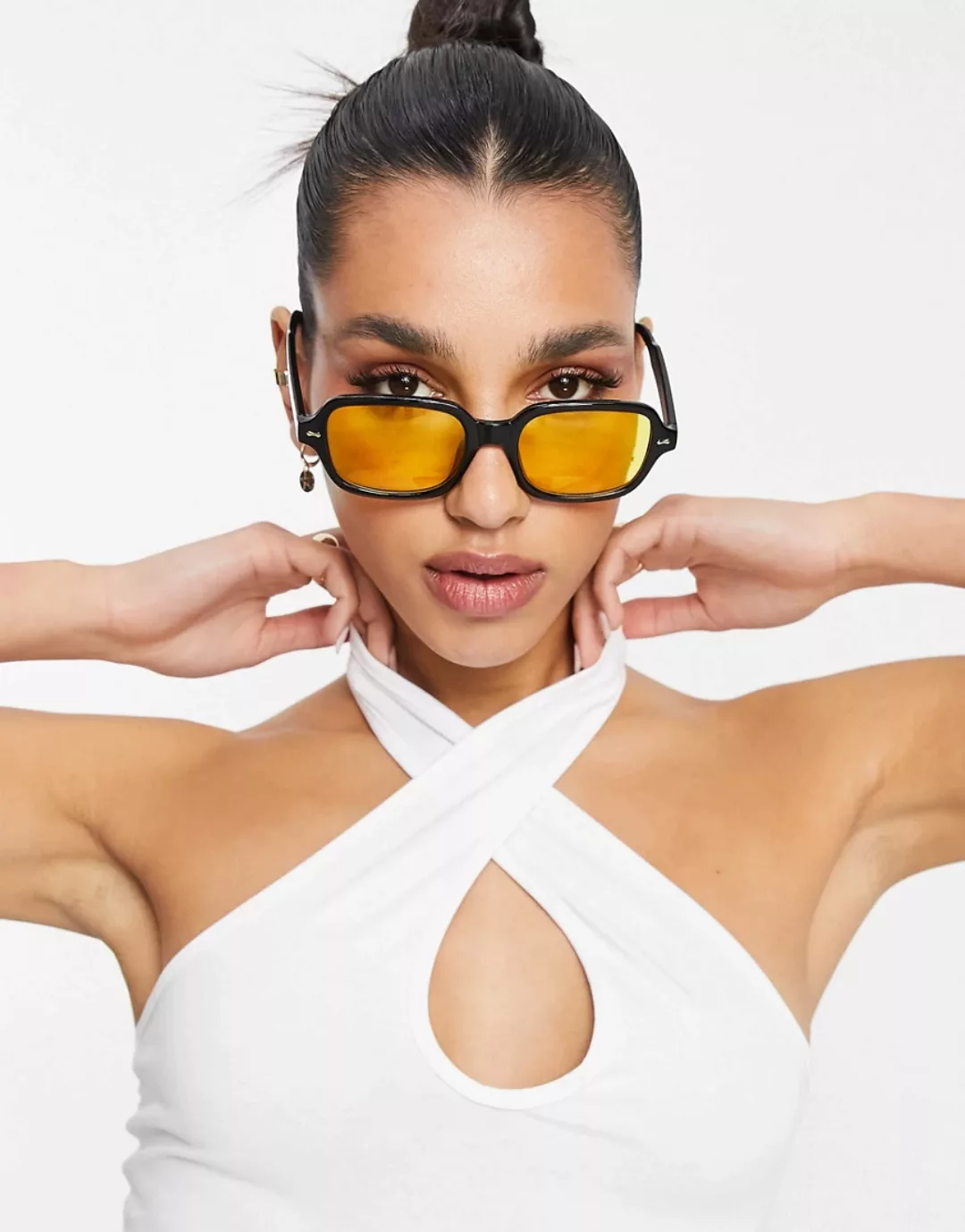 ASOS DESIGN – Eckige Sonnenbrille mit gelben Gläsern in Schwarz günstig online kaufen