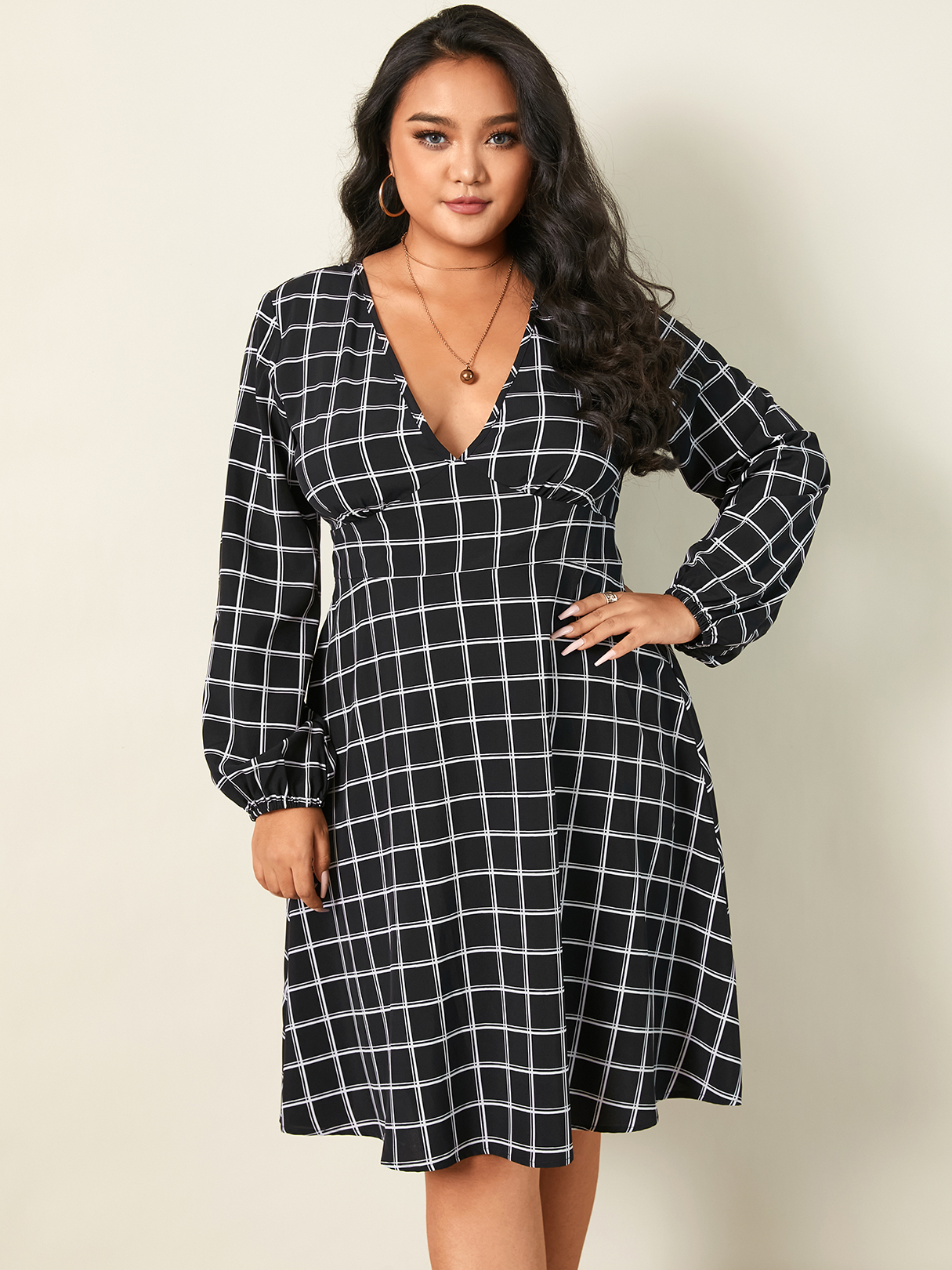 YOINS Plus Größe Tiefer V-Ausschnitt Plaid Lange Ärmel Midi Kleid günstig online kaufen