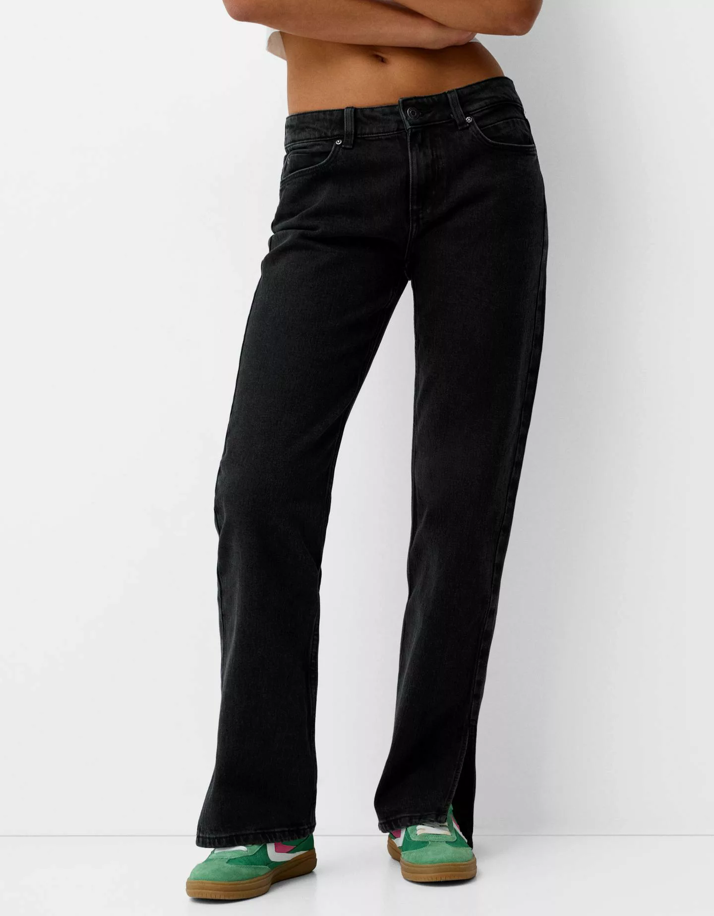 Bershka Jeans-Schlaghose Mit Seitlichem Schlitz Damen 34 Schwarz günstig online kaufen