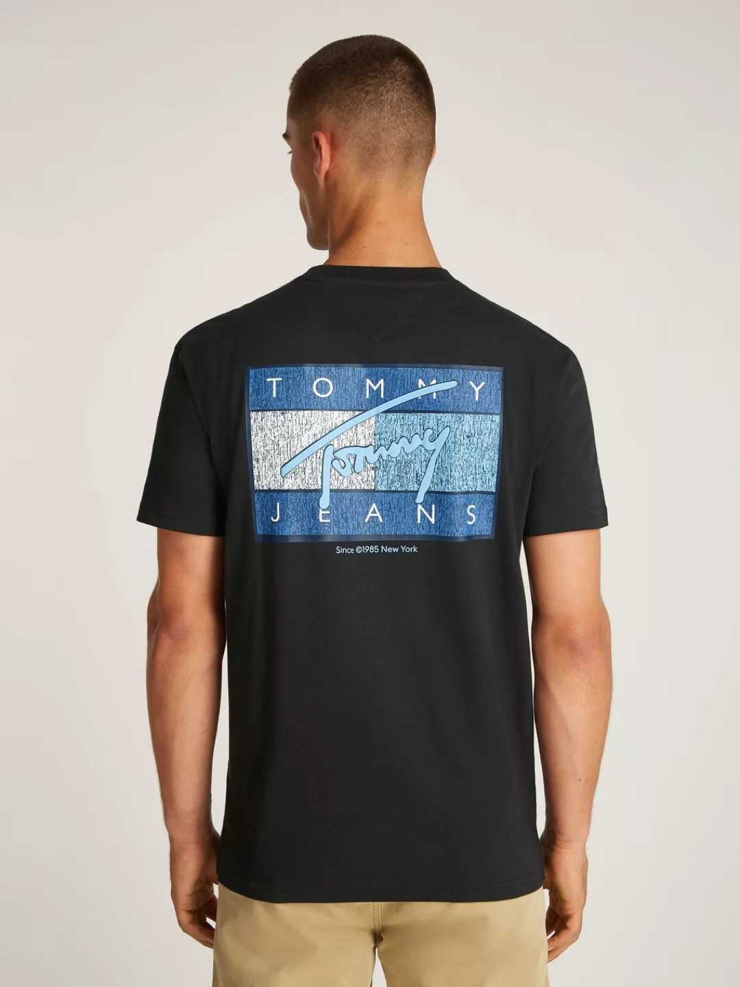 Tommy Jeans T-Shirt "TJM REG RWB FLAG TEE EXT", mit großem Logo auf dem Rüc günstig online kaufen