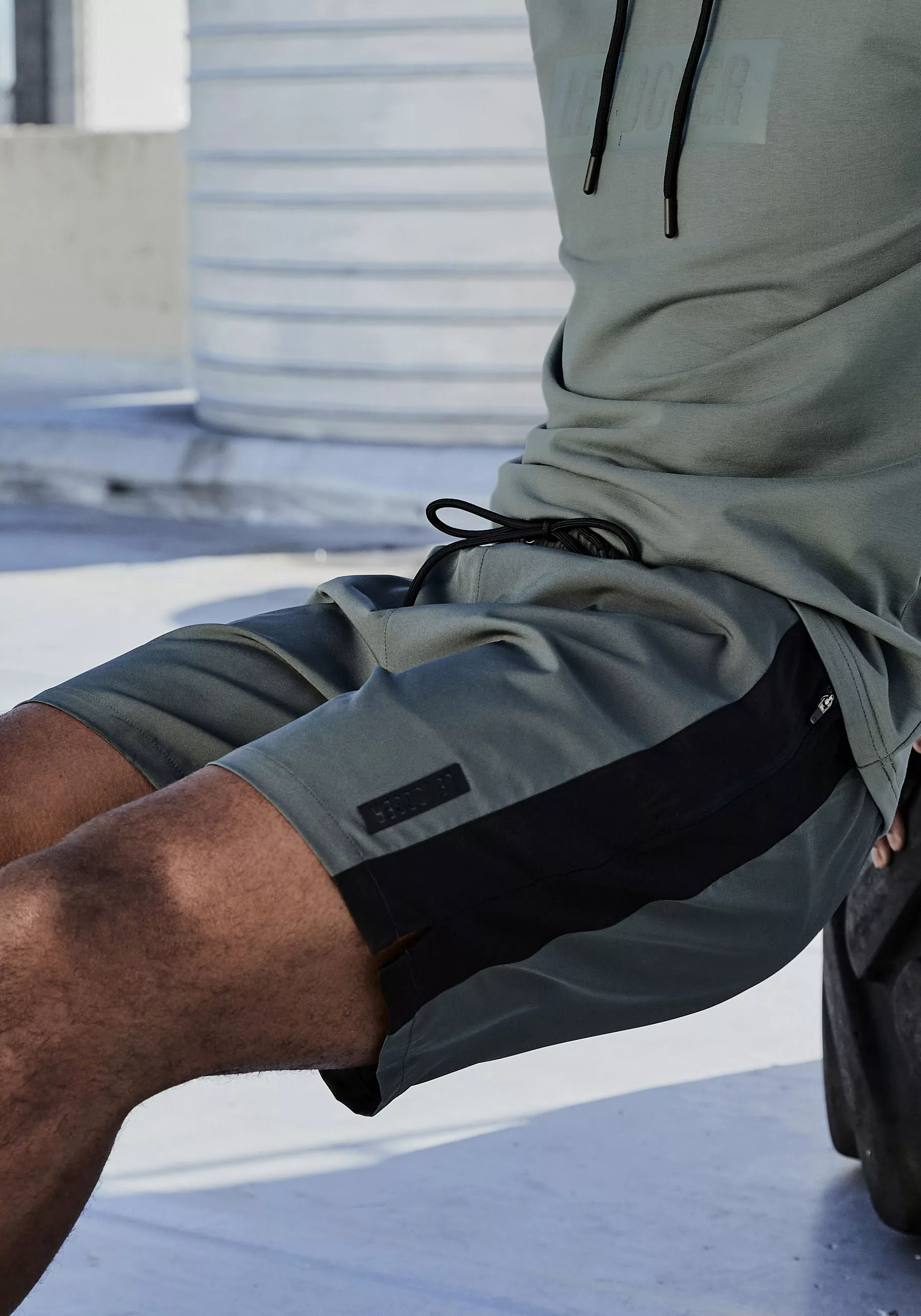 AUTHENTIC LE JOGGER Shorts, mit seitliche Mesheinsatz und Reißverschlusstas günstig online kaufen