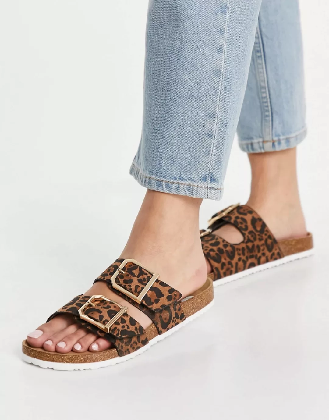 New Look – Flache Sandalen mit zwei Schnallen und Leopardenprint-Neutral günstig online kaufen