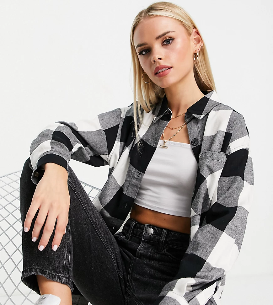 New Look Petite – Kariertes Oversize-Hemd in Schwarz günstig online kaufen