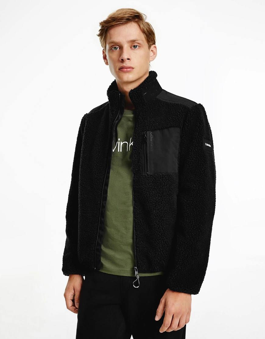 Calvin Klein – Hybrid-Jacke mit Teddyfell und Reißverschluss in Schwarz günstig online kaufen