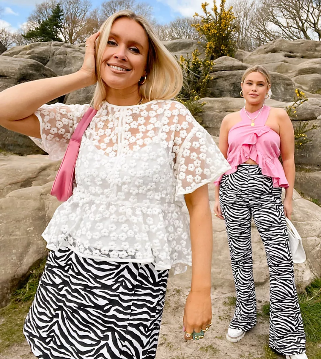 Labelrail x Olivia & Alice – Locker geschnittene, gesmokte Bluse aus Organz günstig online kaufen