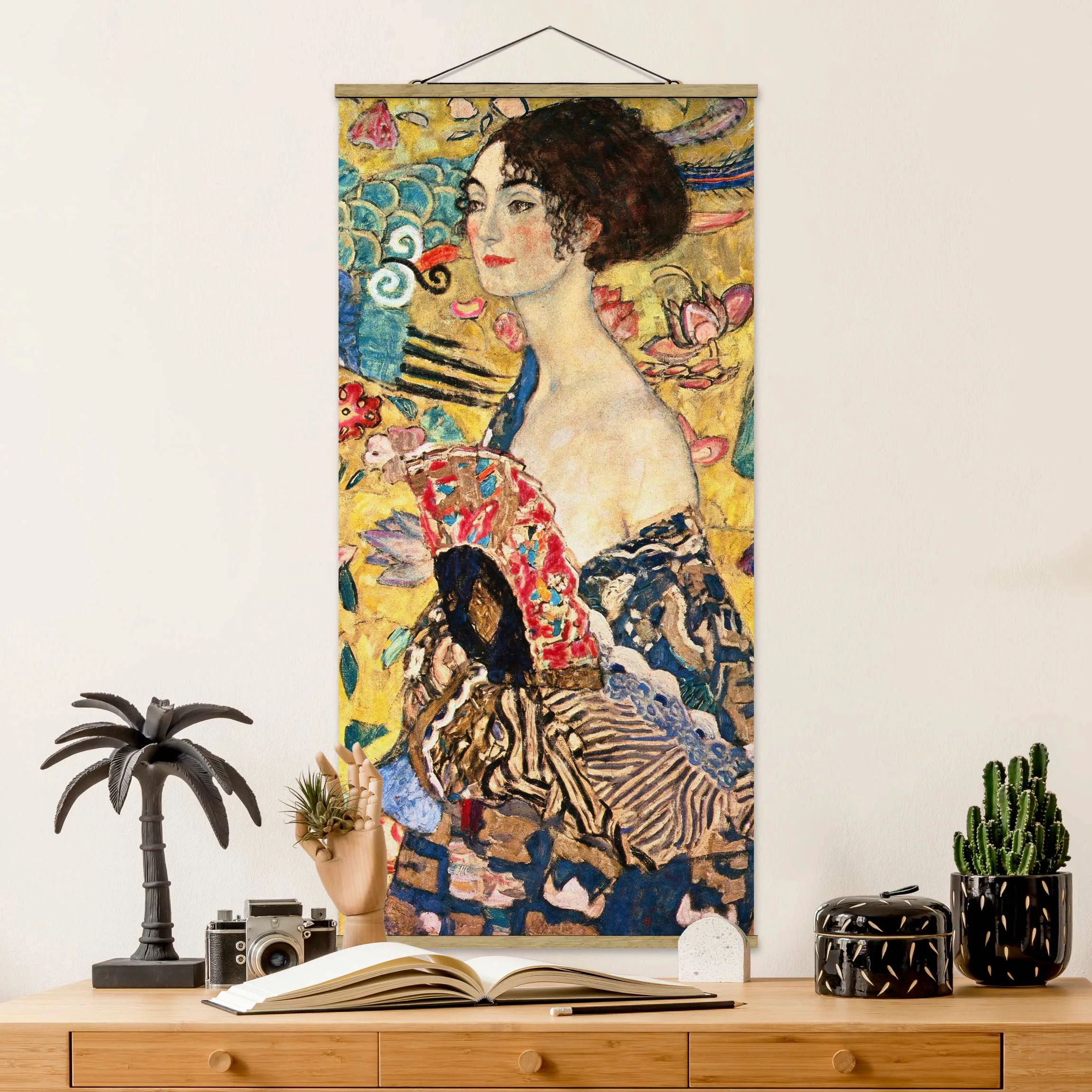 Stoffbild Kunstdruck mit Posterleisten - Hochformat Gustav Klimt - Dame mit günstig online kaufen