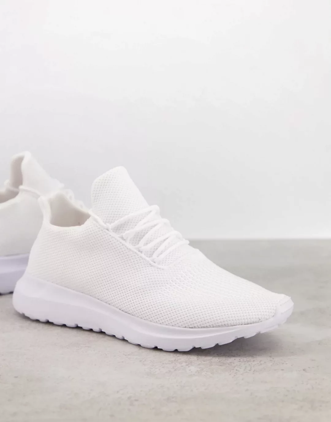 New Look – Gestrickte Sneaker in Weiß günstig online kaufen