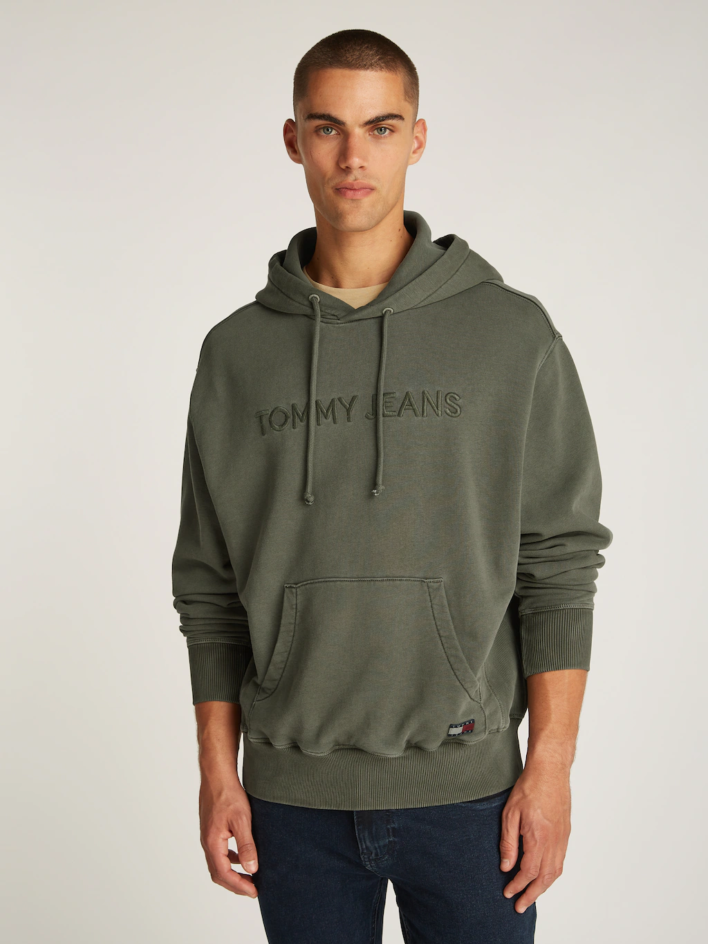 Tommy Jeans Hoodie "TJM RLX TJ LABEL HOODIE", mit großer Logostickerei günstig online kaufen