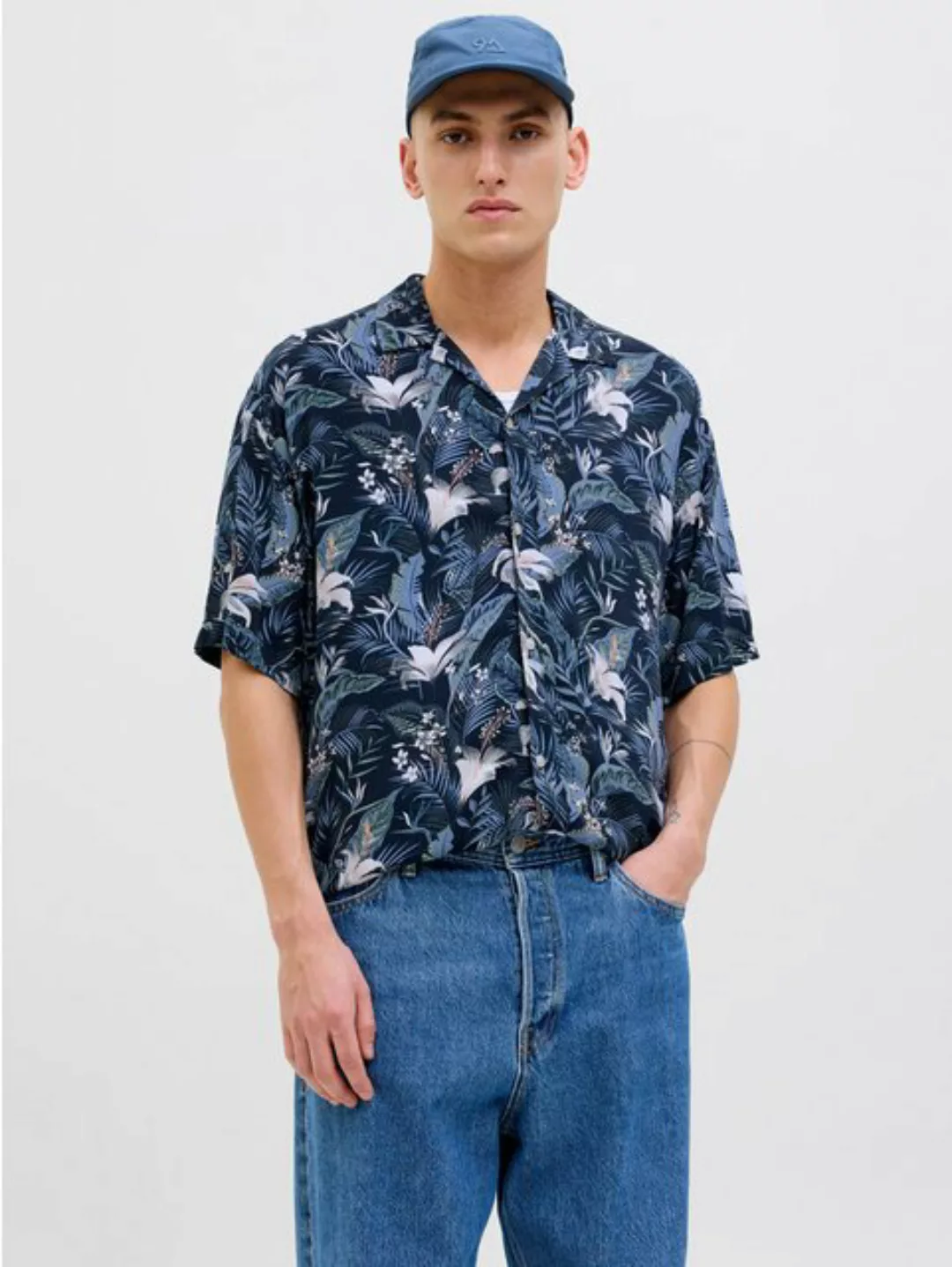 Jack & Jones Kurzarmhemd JJEJEFF TROPICAL AOP RESORT SHIRT SS SN mit All-Ov günstig online kaufen