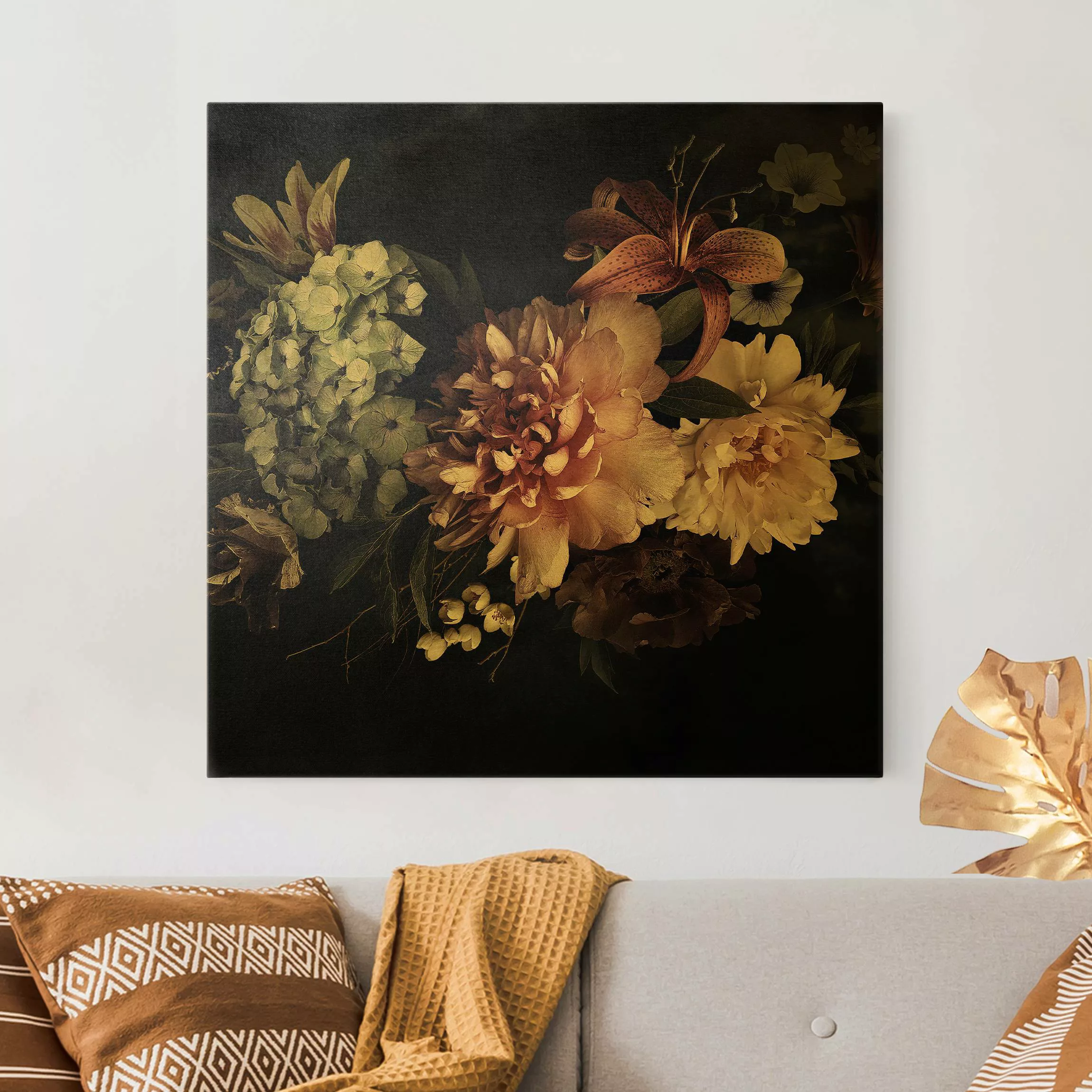 Leinwandbild Gold Blumen mit Nebel auf Schwarz günstig online kaufen