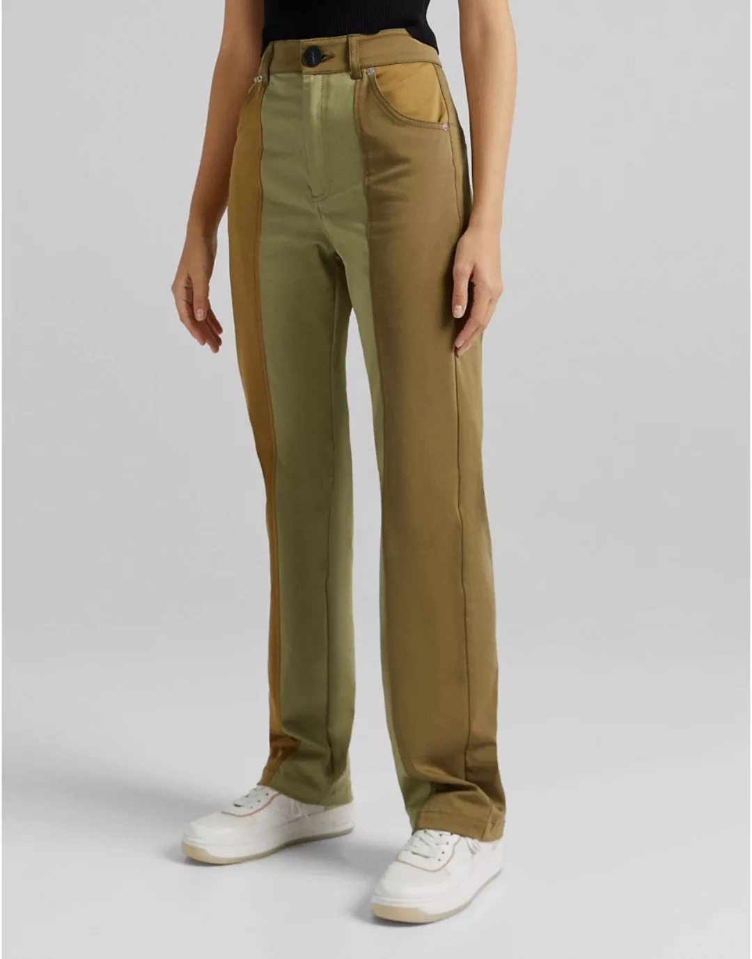 Bershka – Hose mit geradem Schnitt im Military-Stil in Khaki mit Blockfarbe günstig online kaufen
