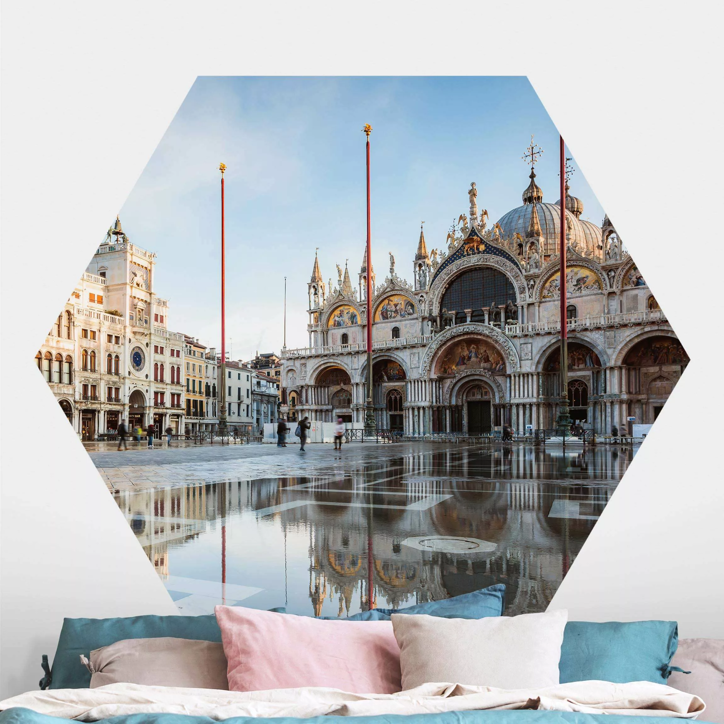Hexagon Fototapete selbstklebend Markusplatz in Venedig günstig online kaufen