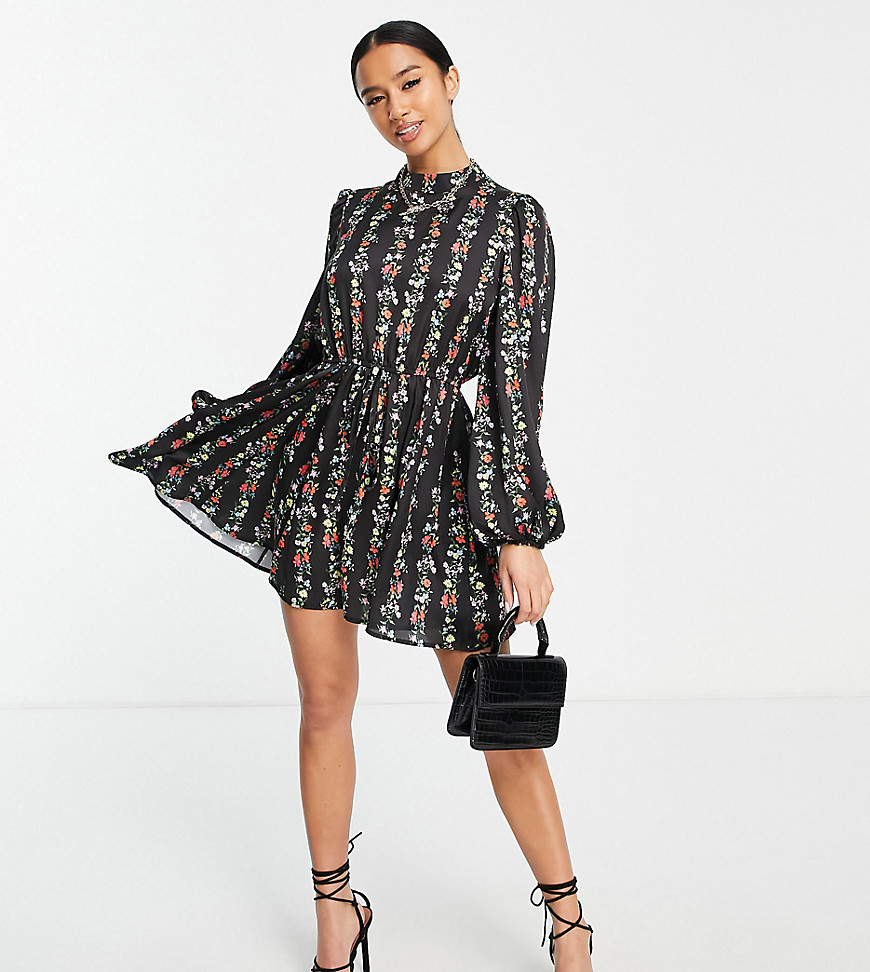 ASOS DESIGN Petite – Hochgeschlossenes, kurzes Skater-Kleid aus Satin in Sc günstig online kaufen